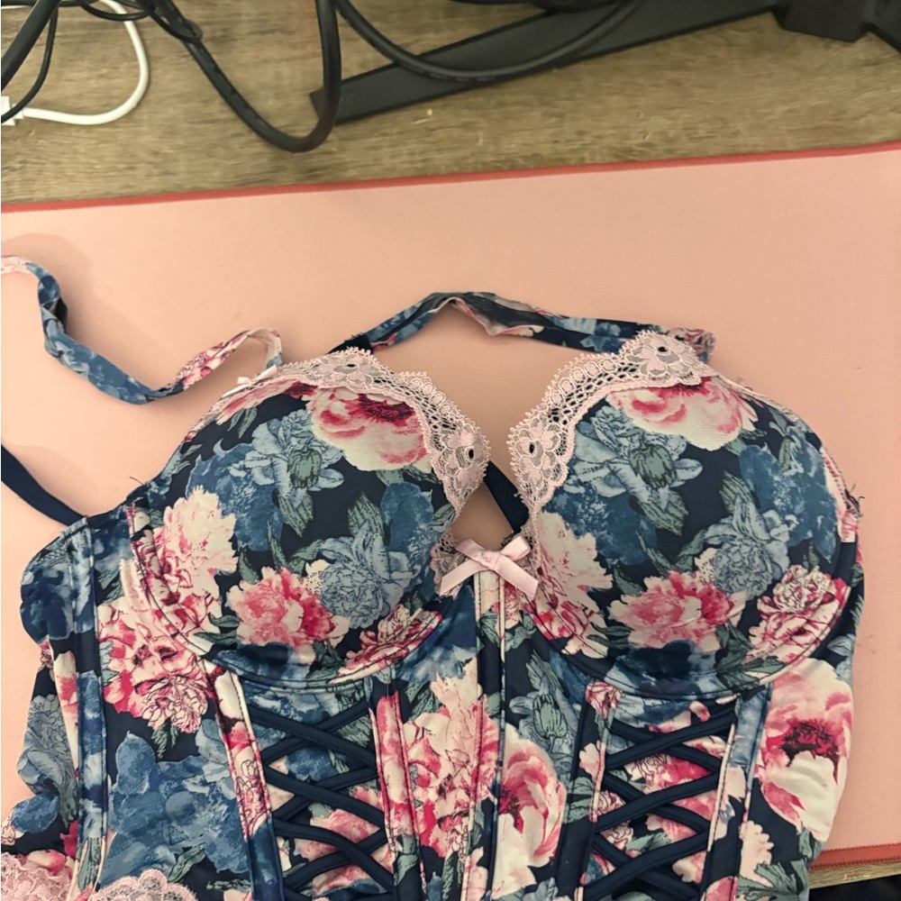 Victoria's Secret Navy and Pink Lace Detail